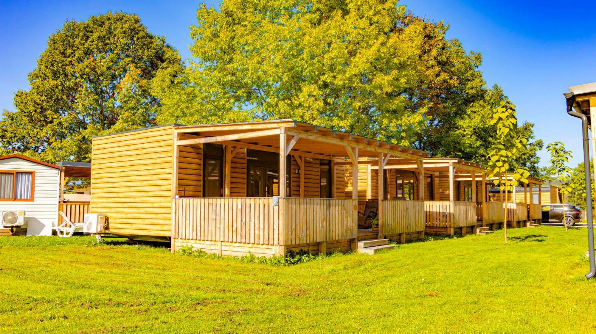 Отель Camp Веленье Экстерьер фото