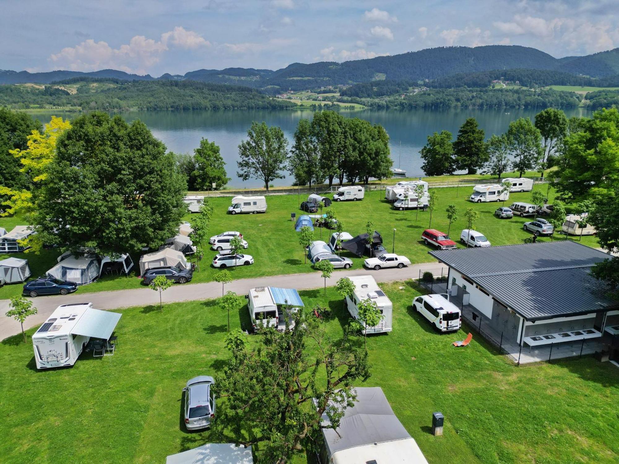 Отель Camp Веленье Экстерьер фото